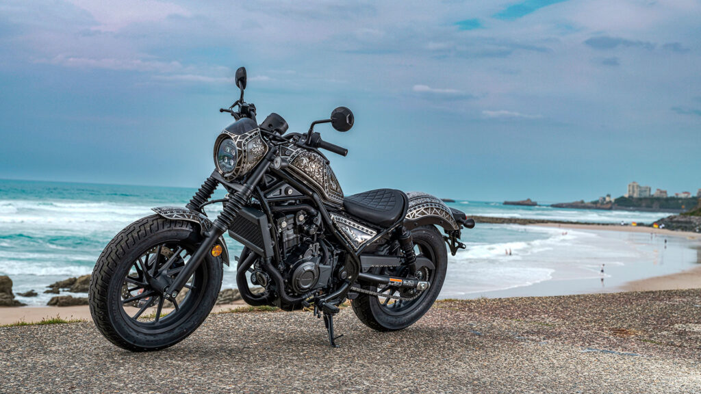 Honda muestra en el Wheels and Waves las 10 mejores Rebel personalizadas de Europa 11 397635 Motoveiga Honda Customs