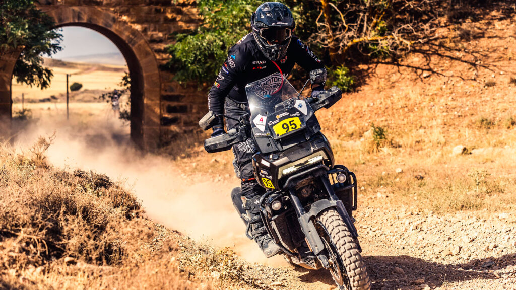 Joan Pedrero finaliza la Baja Aragón con una Harley-Davidson Pan America 1250 de serie 2 H D La Baja Aragon 2