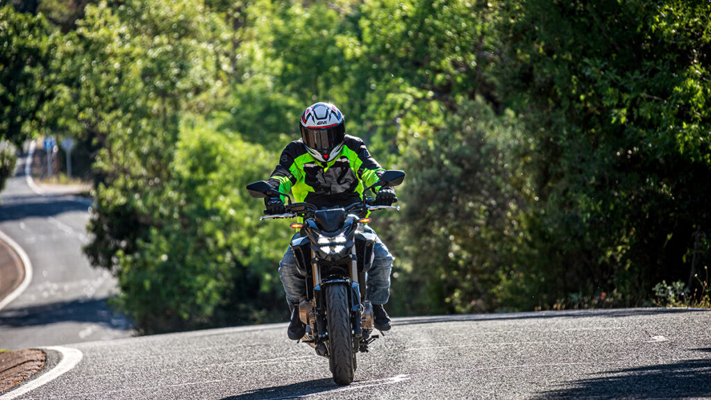 Tres formas de viajar con una HondA2 18 Honda CB500 2