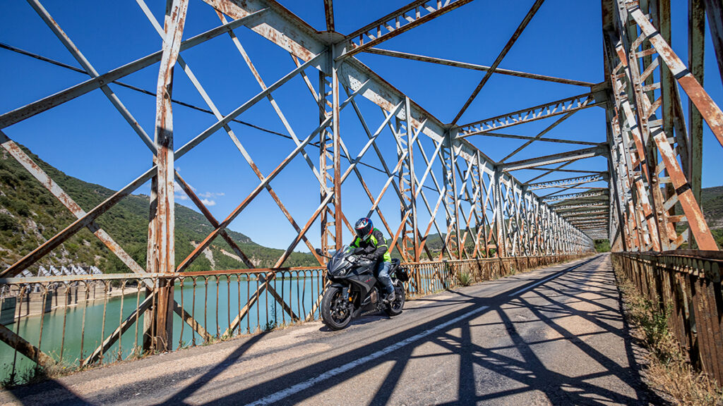 Tres formas de viajar con una HondA2 16 Honda CB500 2022 2