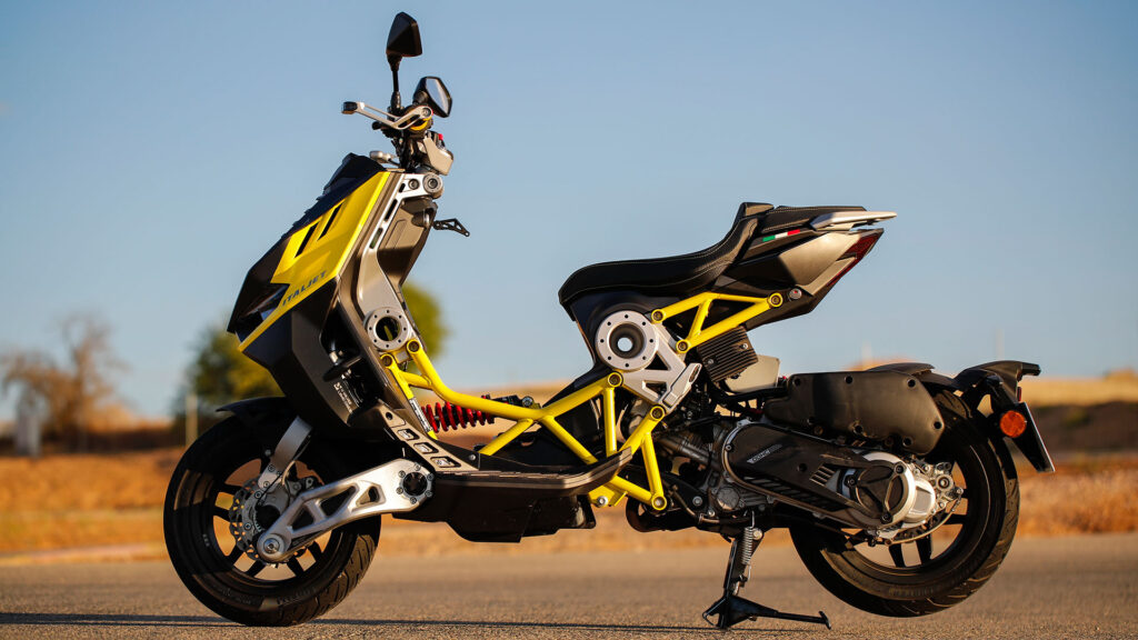 El scooter más radical, vanguardista y deportivo 11 Italjet Dragster 075