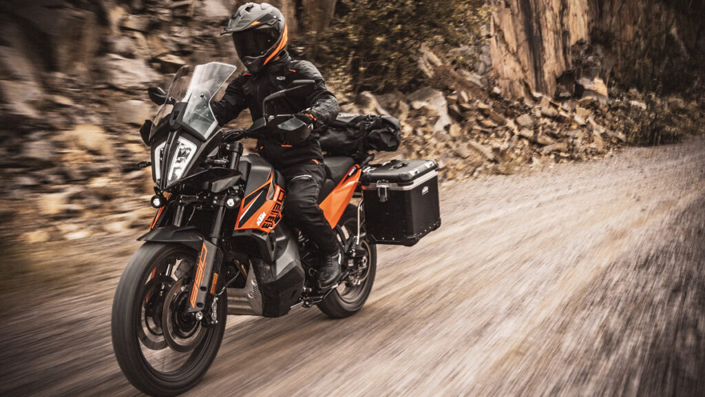 KTM 890 Adventure: Viajar sin límites 11 KTM 890 Adventure 3