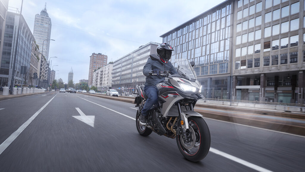 Kawasaki Versys 650: una moto para todo 6 Kawasaki Versys 650 2022 2