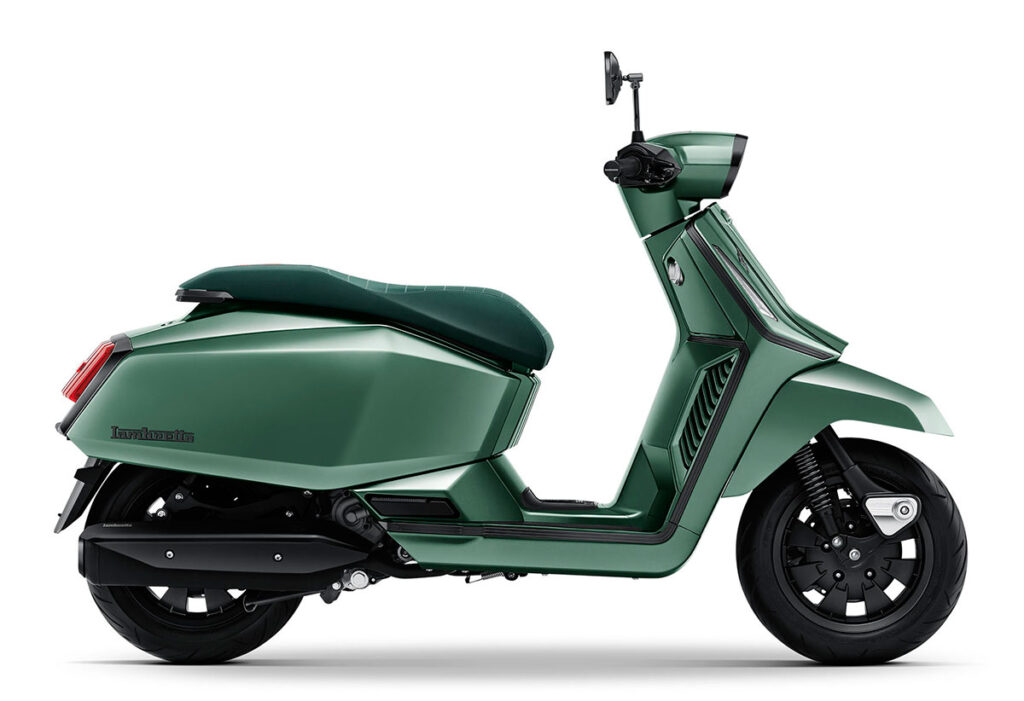 La marca de scooters que ha sabido prevalecer en el tiempo 3 LambrettaX300 verde