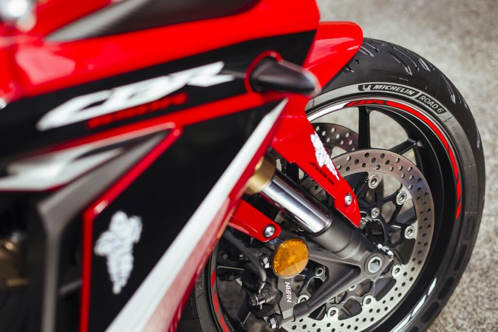 MICHELIN Road 6: la evolución del neumático de moto sostenible 14 Michelin Road 6 3