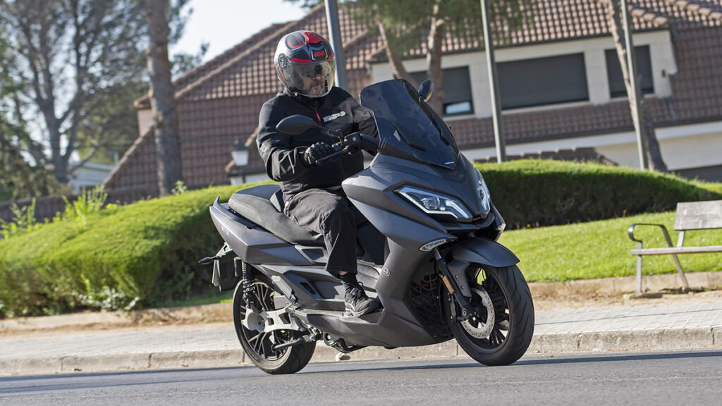 AMDA sobre la moto: “la protagonista de una movilidad sostenible y segura” 12 Nerva Exe 3