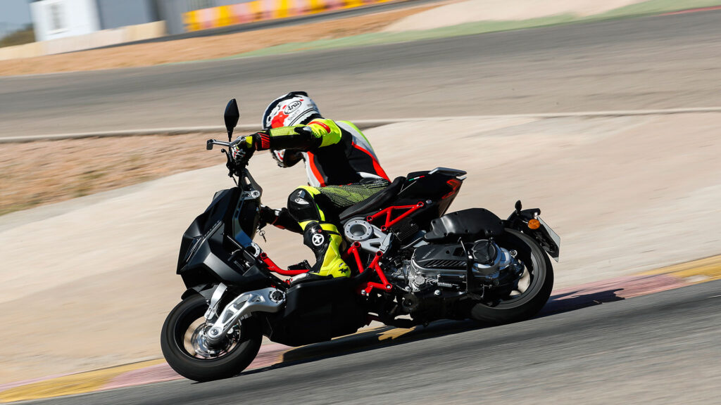El scooter más radical, vanguardista y deportivo 15 prueba-itlajet-dragster-2022