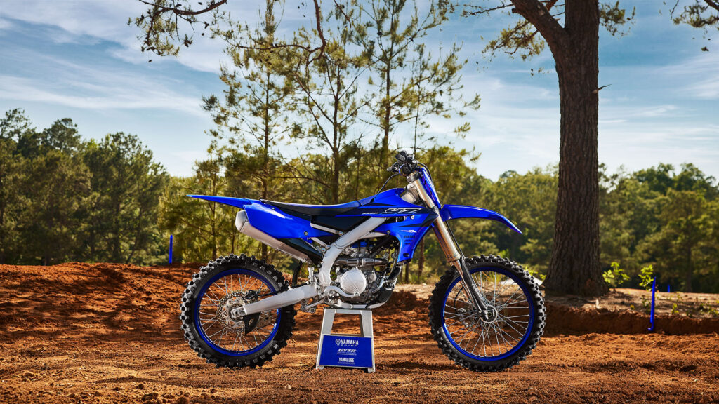 Gama Yamaha motocross 2023: pequeños cambios a nivel estético 2 2023 YAM YZ250F EU DPBSE STA 004 03
