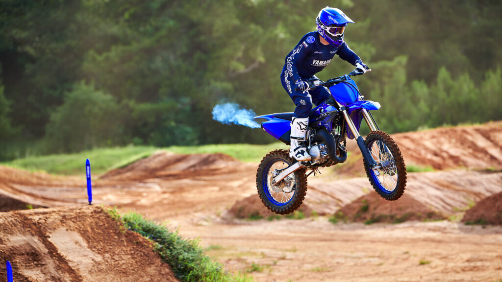 Gama Yamaha motocross 2023: pequeños cambios a nivel estético 3 2023 YAM YZ85LW EU DPBSE KEY 002 03