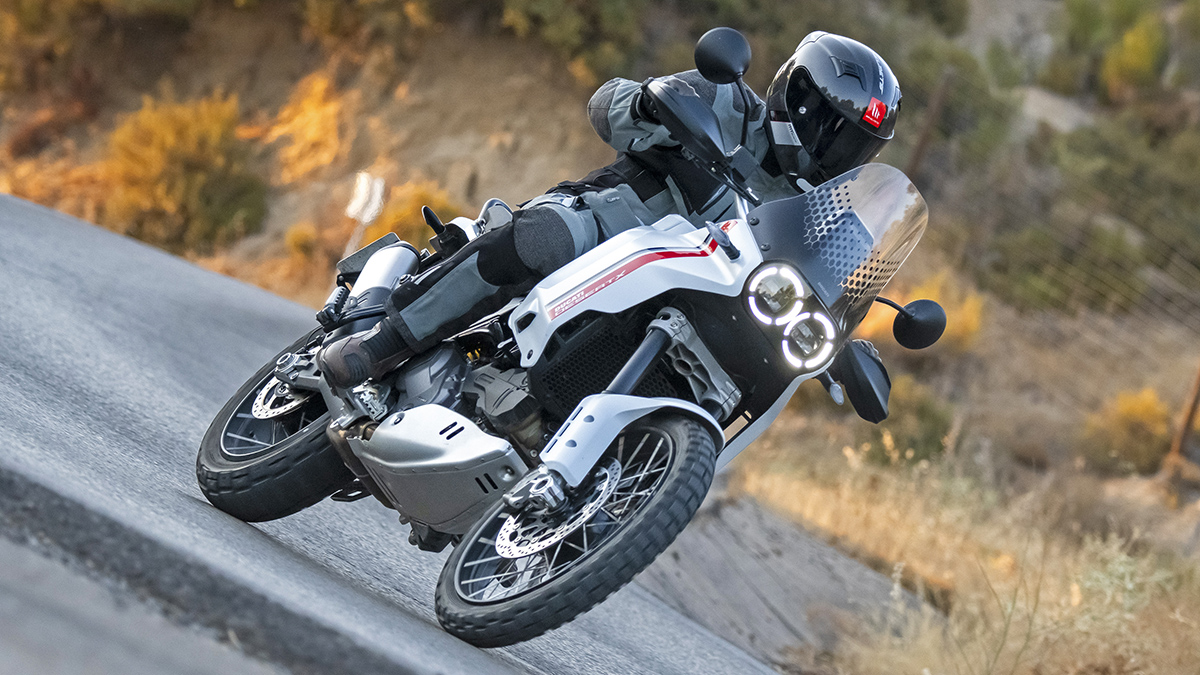 La Ducati DesertX viene con equipamiento de regalo por un valor de 1.750 euros