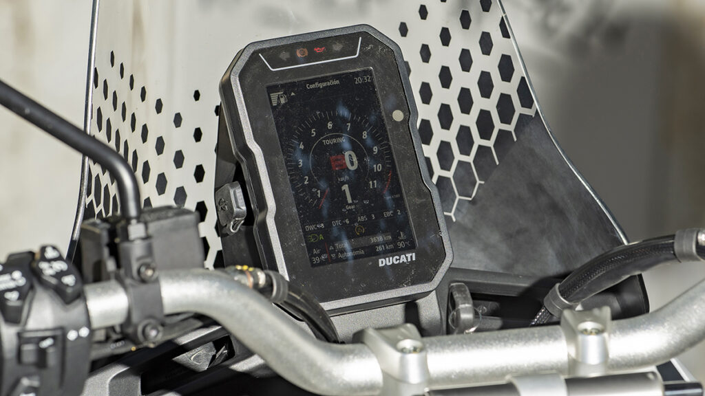 Ducati DesertX 2023: la offroad italiana se abona al negro 4 Prueba Ducati DesertX