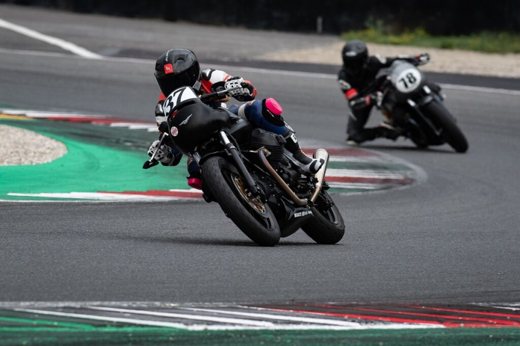 moto guzzi fast endurance mugello 2022 carrera