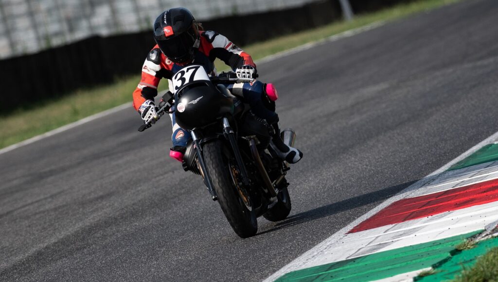 Moto Guzzi Fast Endurance: La carrera (parte 3) 17 moto guzzi fast endurance mugello bego crono2 frenada