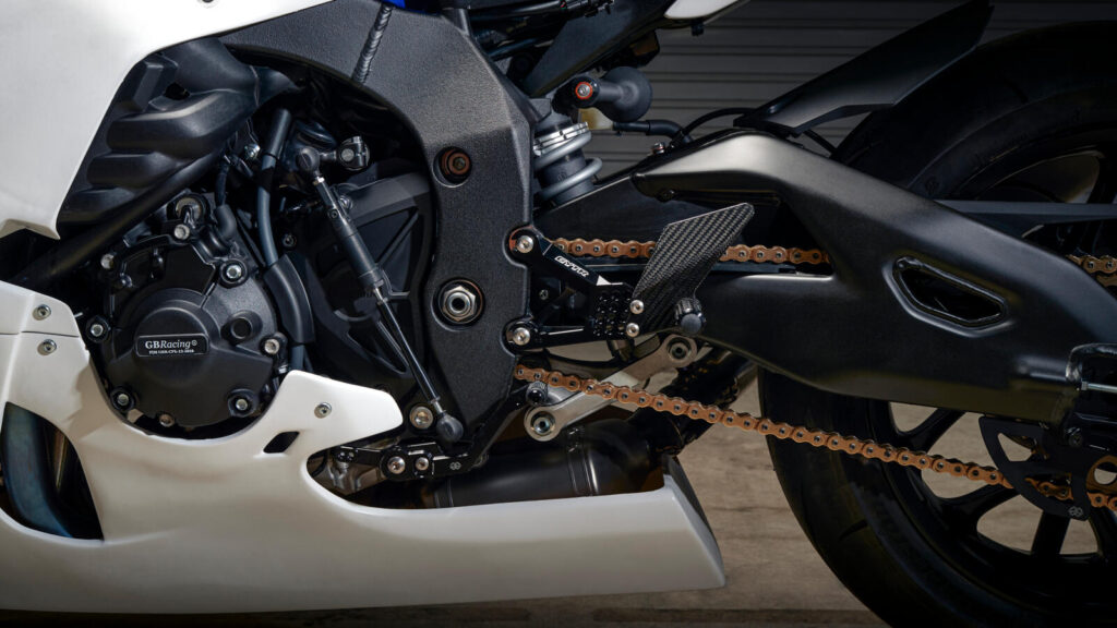 Yamaha R1 GYTR 2023: diseñada para competir 3 2023 YAM YZF1000R1GYTR EU DPBMC DET 006 03 preview