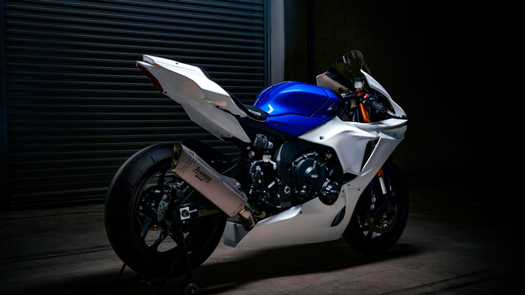 Yamaha R1 GYTR 2023: diseñada para competir 4 2023 YAM YZF1000R1GYTR EU DPBMC STA 002 03 preview