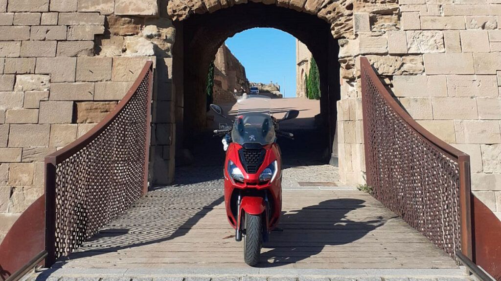 El primer participante de la Peugeot Road Roar Pulsion Edition completa 5.000 km por España 2 Foto PeugeotMotocycles RoadRoar Pulsion 1