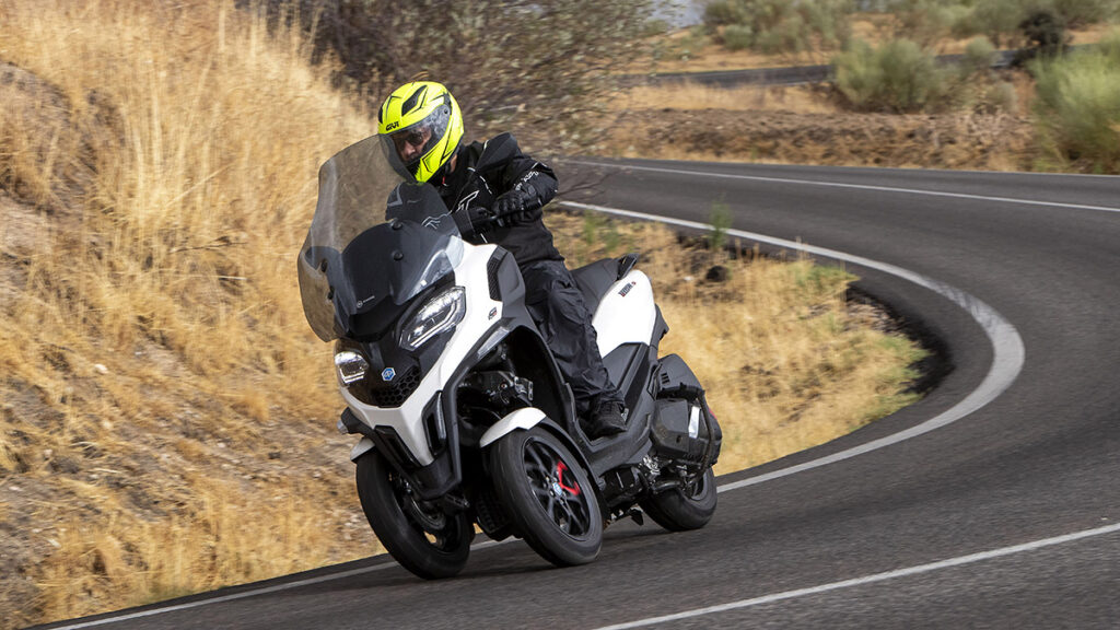 Los 5 mejores scooter de tres ruedas que puedes conducir con el carnet de coche 10 Piaggio MP3 400 /530 HPE