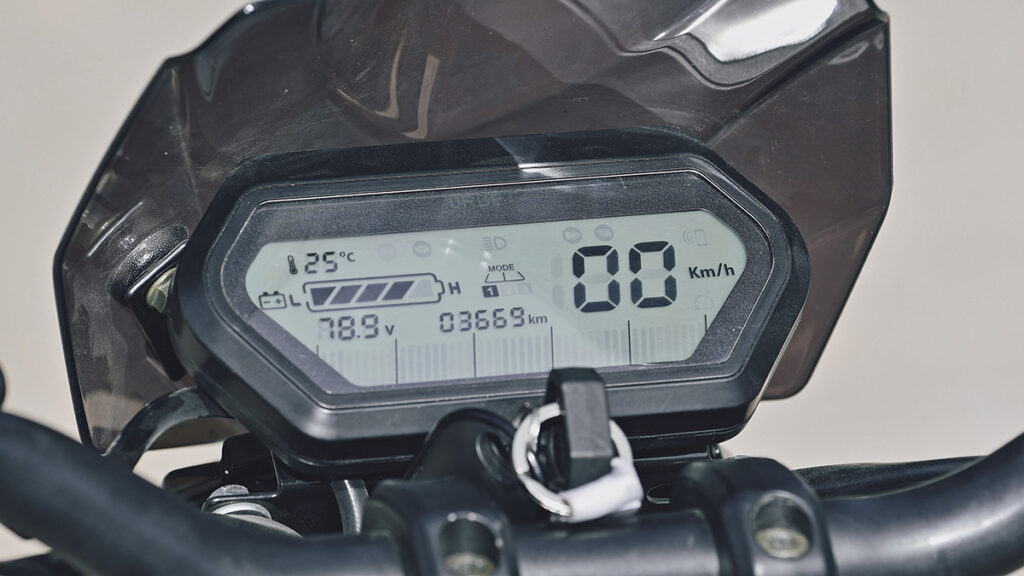 Prueba Urbet Gadiro E125: Básicamente eléctrica 14 Urbet Gadiro E125 3