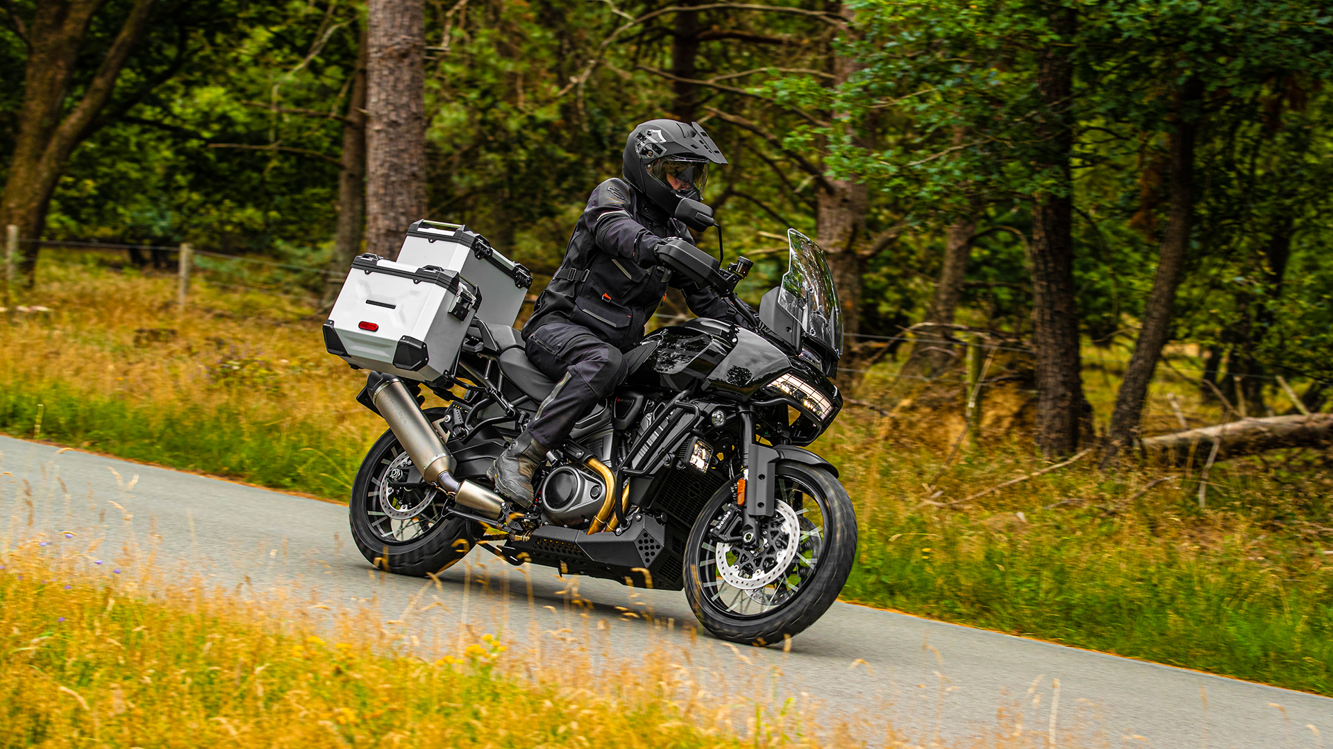 Harley-Davidson Experience Tour 2023: segunda parada en Sevilla 8 adventure-kit-hd-pan-america