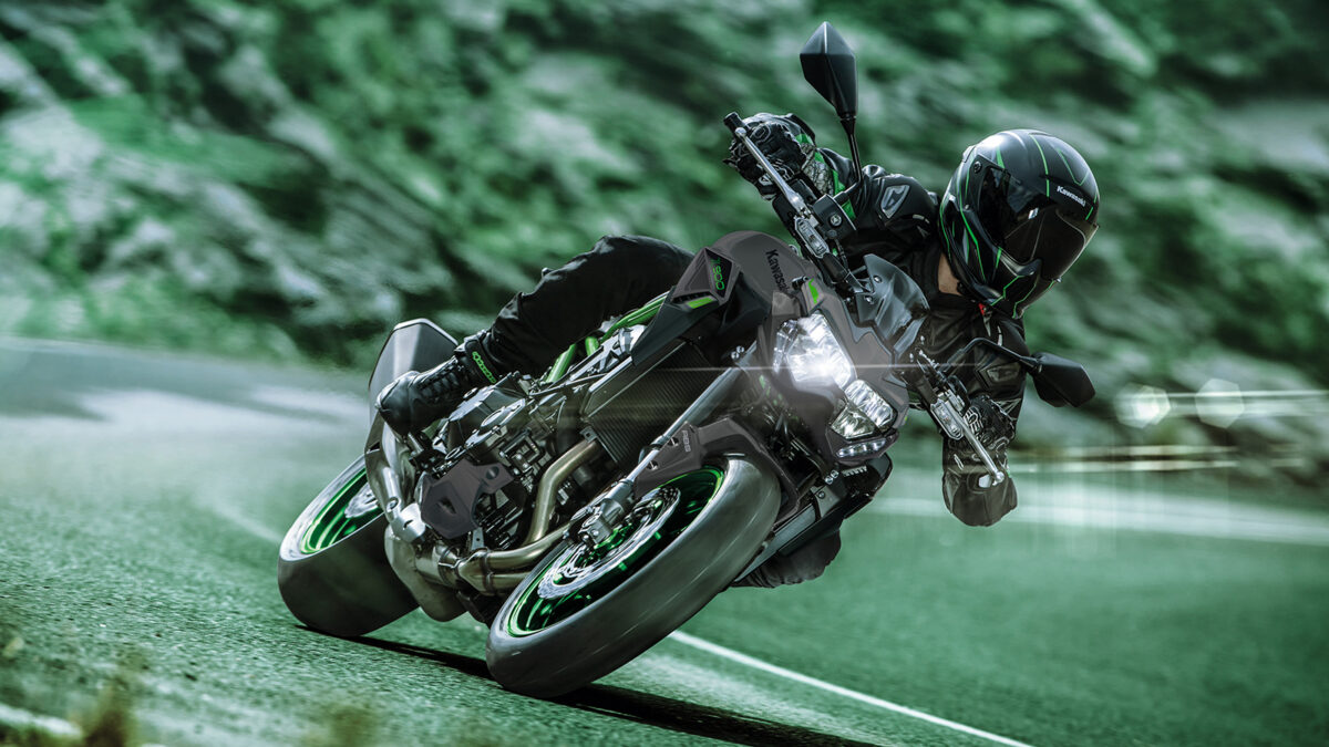 Hazte con la superventas Kawasaki Z900 2023 o la Kawasaki Z900 Performance Carbono 2023 beneficiándote de un ahorro de más de 2.000 euros 1 Kawasaki Z900 2023