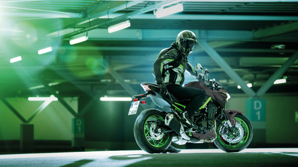 Disfruta de la moto naked Kawasaki Z900 para carnet A2 con descuento y seguro gratis en unidades 2023 11 Kawasaki Z900 2023