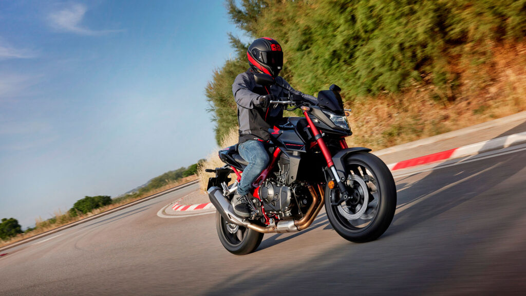 Honda CB750 Hornet 2023: a por todas y con versión A2 4 415710 23YM HONDA CB750 HORNET