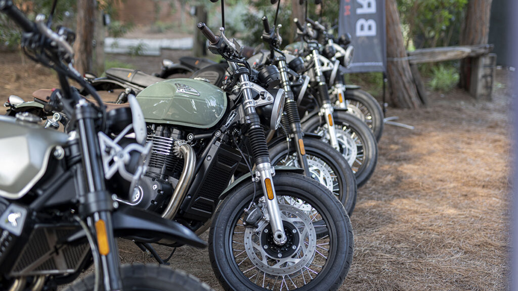 Vacaciones en moto con el Grupo KSR: diferentes propuestas; misma diversión 12 Brixton Cromwell 1200
