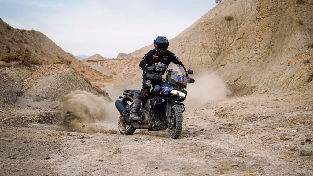 La Harley-Davidson Pan America 1250 de serie termina con éxito el 1000 Dunas Raid 2 H D 1000 DUNAS RAID ETAPA 7 min