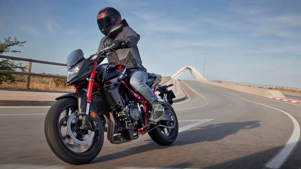 Estudio de movilidad en moto 2023: más uso diario y con la vista puesta en la seguridad de las infraestructuras 9 Honda CB750 Hornet 2023