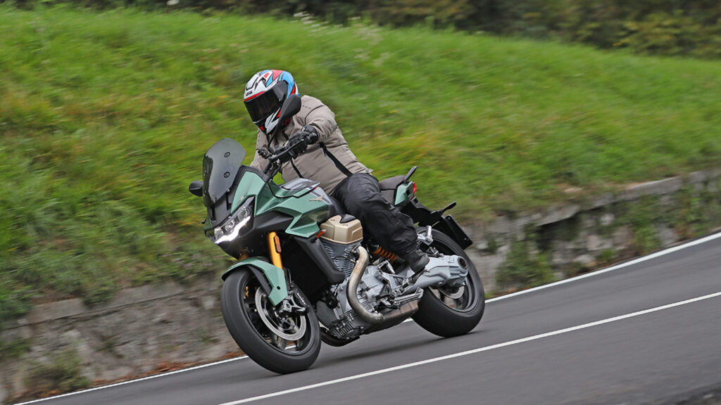 Moto Guzzi: ofertas en la gama V7, V85 TT, V9 y V100 12 Prueba Moto Guzzi V100 Mandello