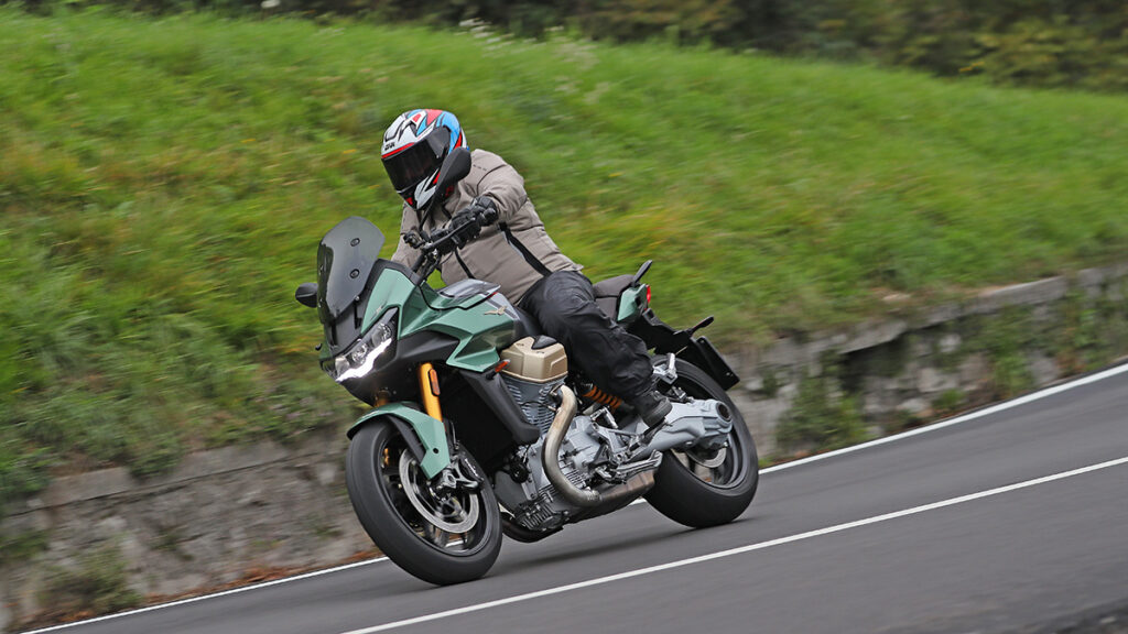 Prueba Moto Guzzi V100 Mandello: El renacer del águila centenaria 22 Moto Guzzi V100 Mandello 15