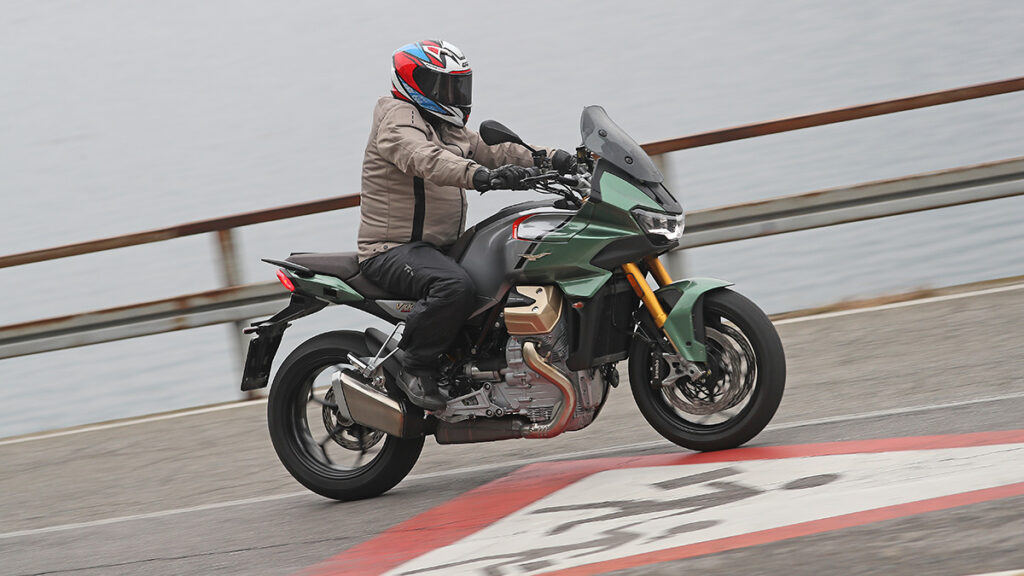 Prueba Moto Guzzi V100 Mandello: El renacer del águila centenaria 25 Moto Guzzi V100 Mandello 20
