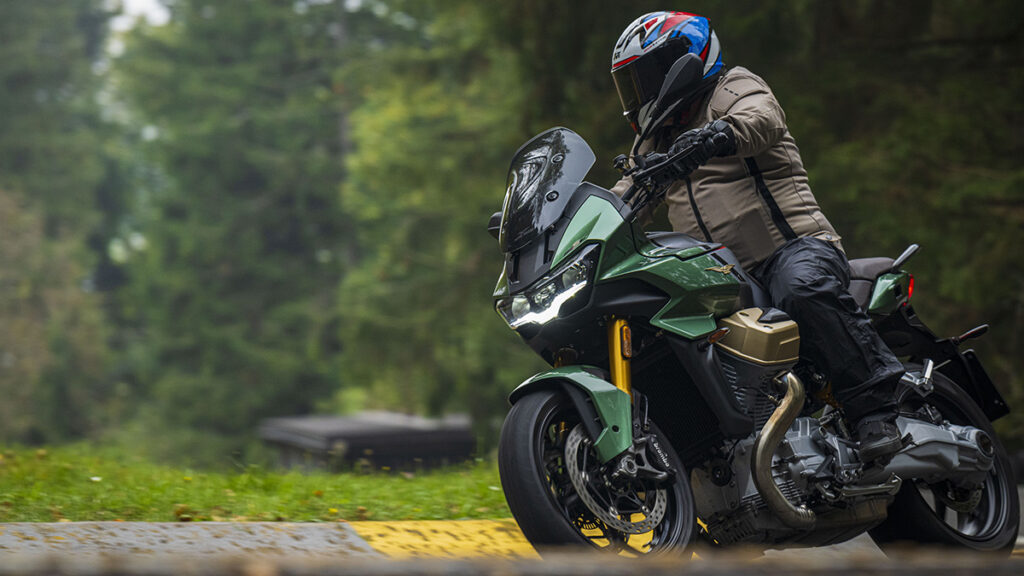 Prueba Moto Guzzi V100 Mandello: El renacer del águila centenaria 26 Moto Guzzi V100 Mandello 22