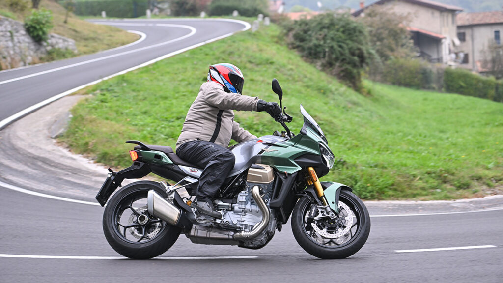 Prueba Moto Guzzi V100 Mandello: El renacer del águila centenaria 21 Moto Guzzi V100 Mandello 27