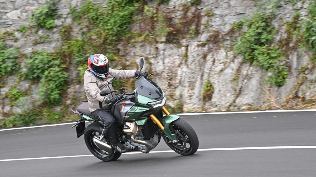 Prueba Moto Guzzi V100 Mandello: El renacer del águila centenaria 24 Moto Guzzi V100 Mandello 35