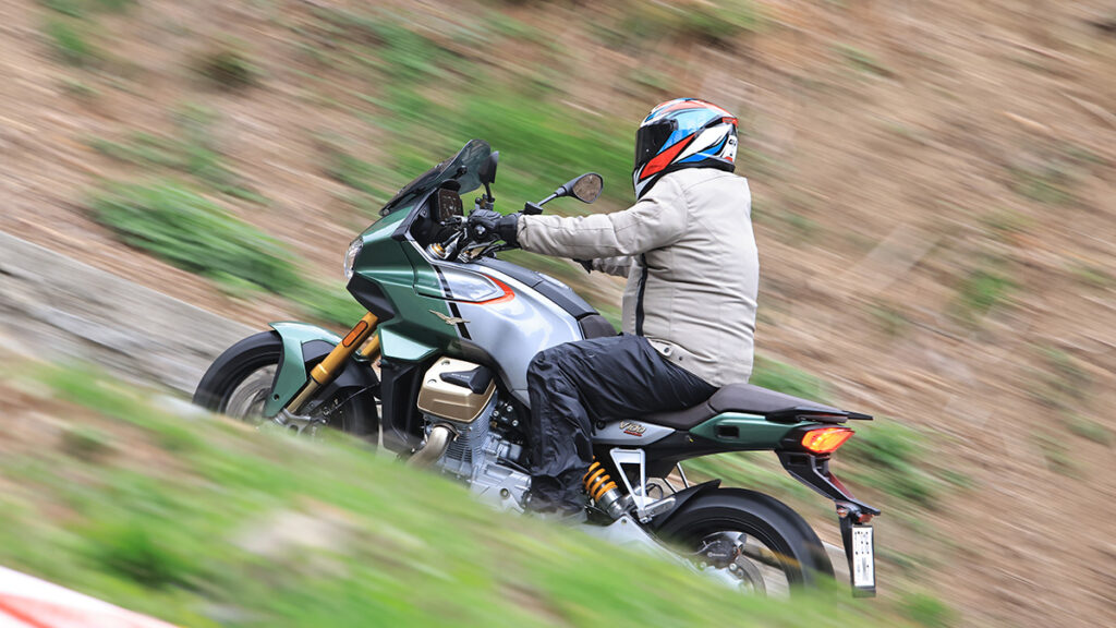Prueba Moto Guzzi V100 Mandello: El renacer del águila centenaria 27 Moto Guzzi V100 Mandello 39