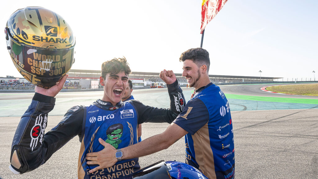 Álvaro Díaz se proclama campeón del mundo de WSSP300 2 R09 Portimao WorldSSP300 2022 Saturday Diaz GB9 4325