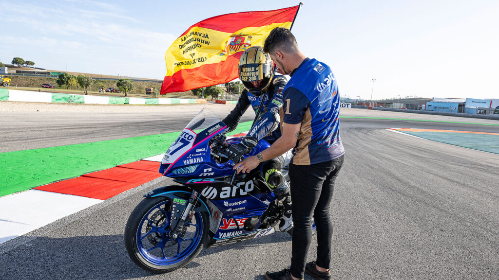 Álvaro Díaz se proclama campeón del mundo de WSSP300 3 R09 Portimao WorldSSP300 2022 Saturday Diaz GB9 4518