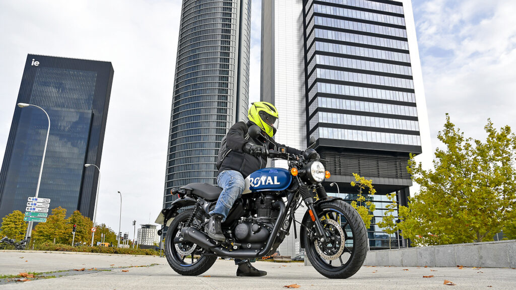La oferta de la Royal Enfield HNTR 350 te regala la matrícula, el seguro y 3 años de asistencia en carretera 11 Royal Enfield HNTR 350