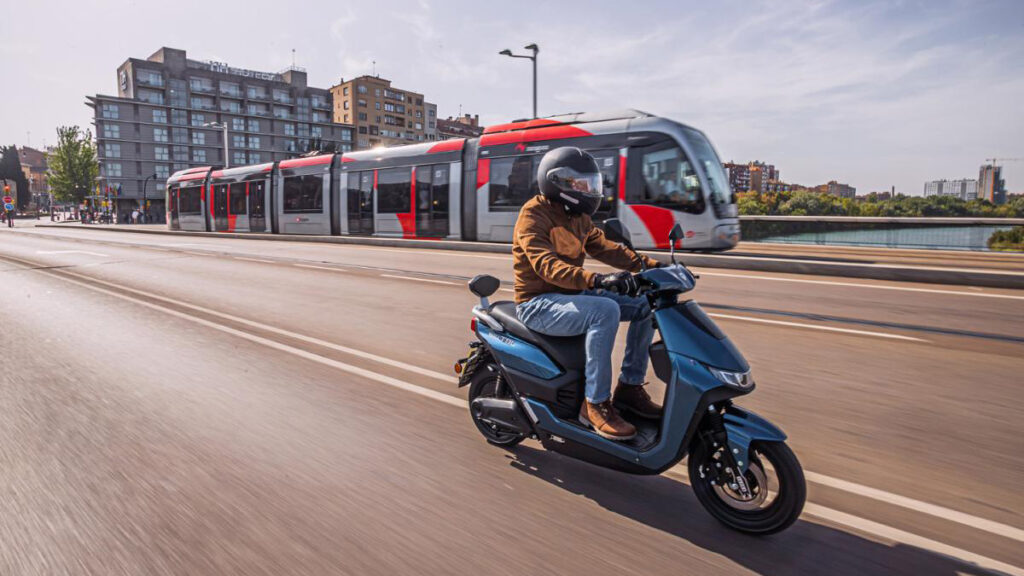 Las ventajas del ciclomotor eléctrico en las ciudades 2 Yadea 1