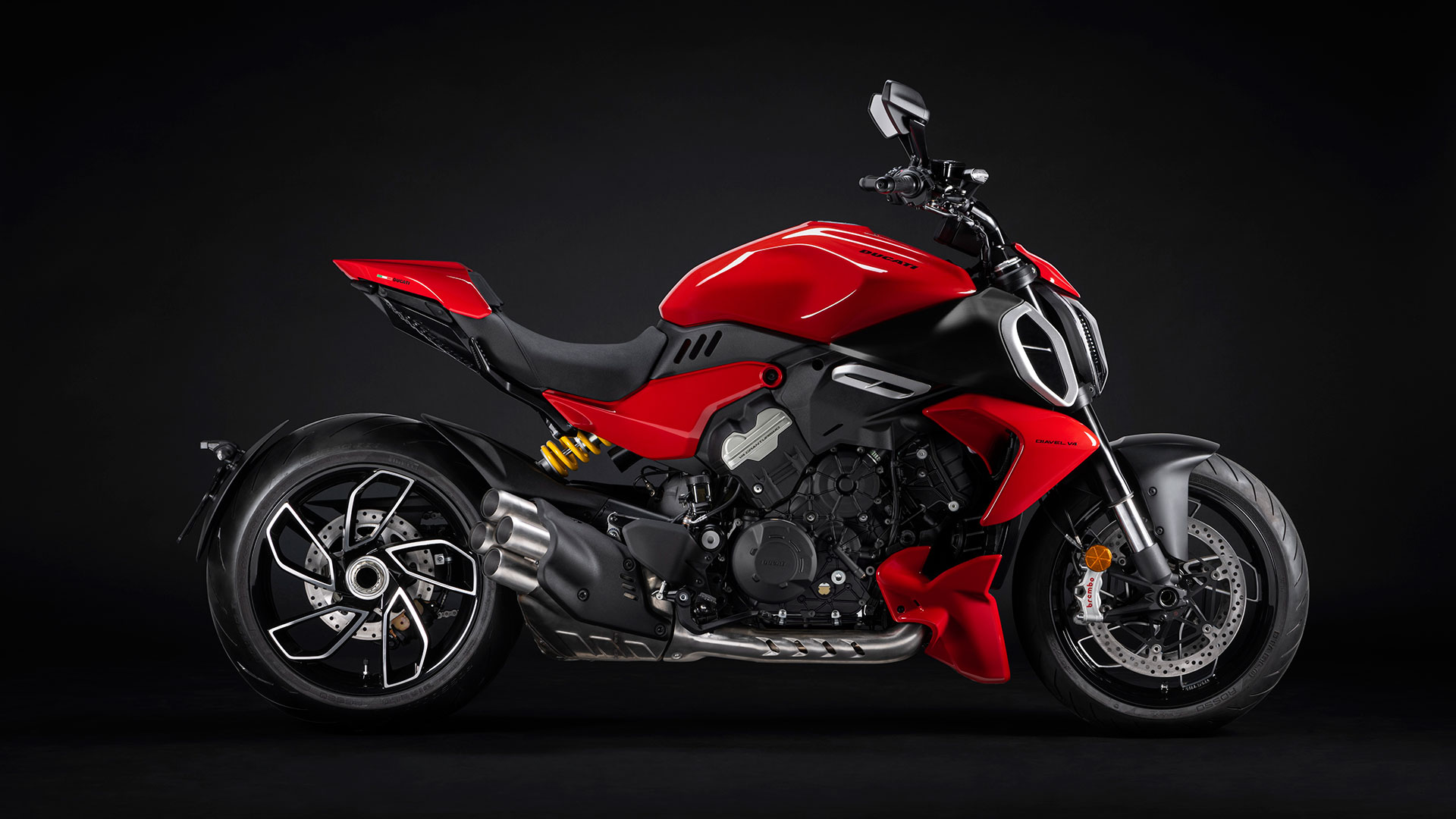 La Ducati Diavel V4 comienza 2024 por todo lo alto llevándose dos premios de diseño