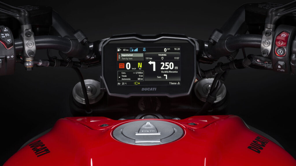Ducati Diavel V4 2023: la cruiser italiana se vuelve más prestacional 4 ducati diavel v4 2023 6