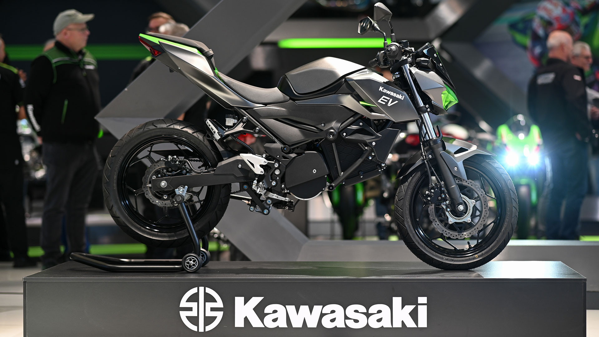 Kawasaki presenta el prototipo de su primera eléctrica en Intermot
