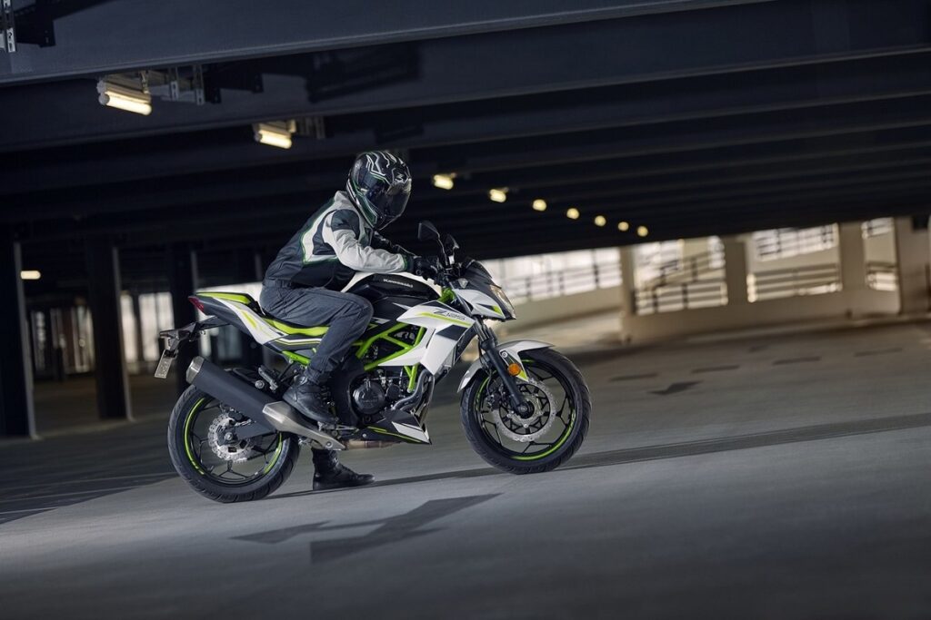 Chollos Kawasaki 125: las irresistibles ofertas de las sagas Z y Ninja con carnet de coche 11 Kawasaki Z125