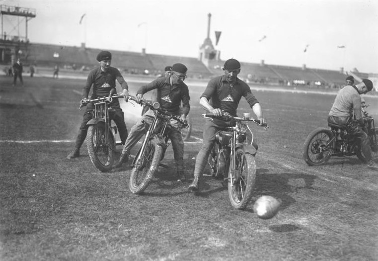 Motos Made In Spain: ¿Motoball? Fútbol con OSSA Phantom y Bultaco Pursang 12 motoball alemania agosto 1931
