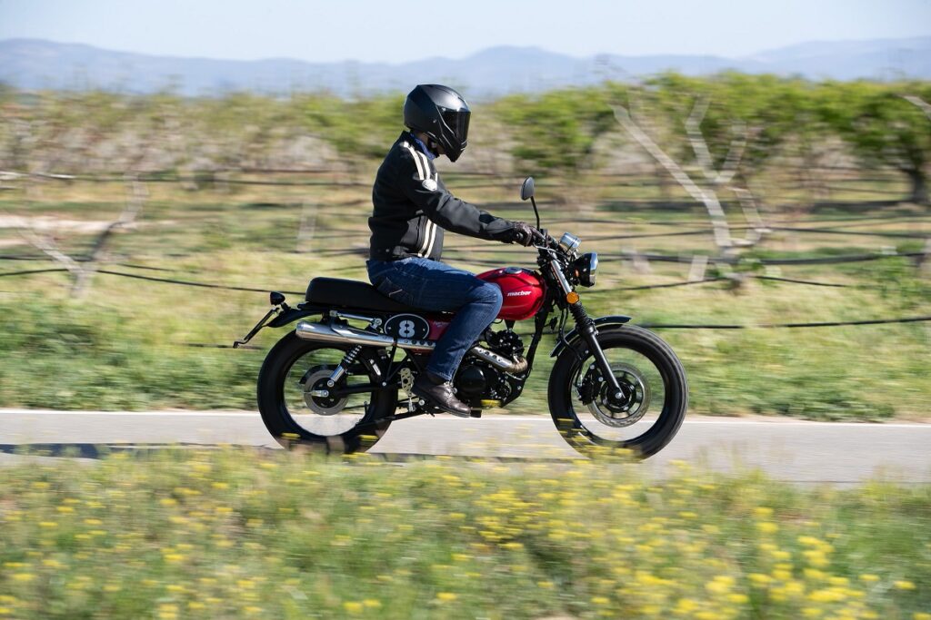 Conducir una moto 125 de marchas con carnet de coche: descubre todos los secretos 10 motos 125 marchas macbor eight mile 125