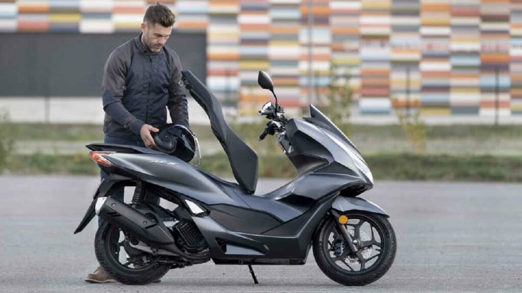Qué interesa más: ¿Conducir una 125 con el carnet de coche o sacarse el carné A2? 14 Carnet moto 125 o de coche