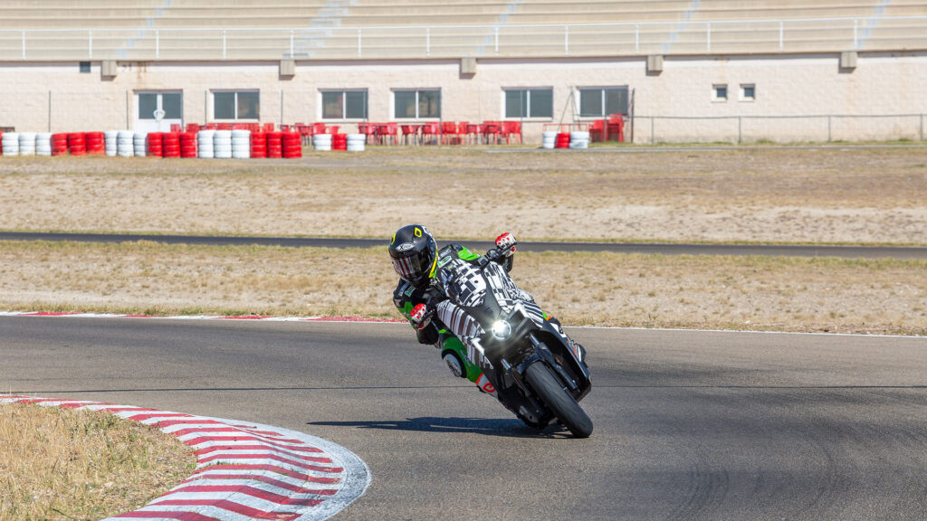 El Seat Mó 125 Performance se lleva dos Record Guinness 2 seat mo 125 record guiness 2