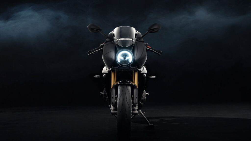 Triumph Speed Triple 1200 RR Bond Edition: con licencia para enamorar 12 triumph speed triple 1200 rr bond edition 3