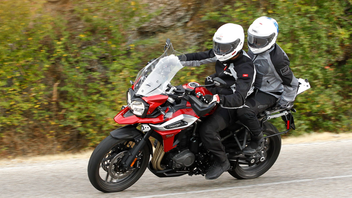 El pasajero también debe ir equipado: sólo el 20% de los menores lleva el equipamiento adecuado 1 viajar menor moto